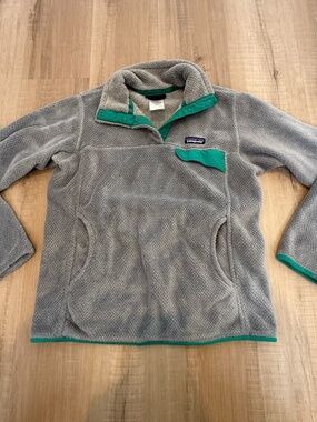 Patagonia Women's Re-Tool Snap-T Fleece Pullover Grey and Teal Size Medium